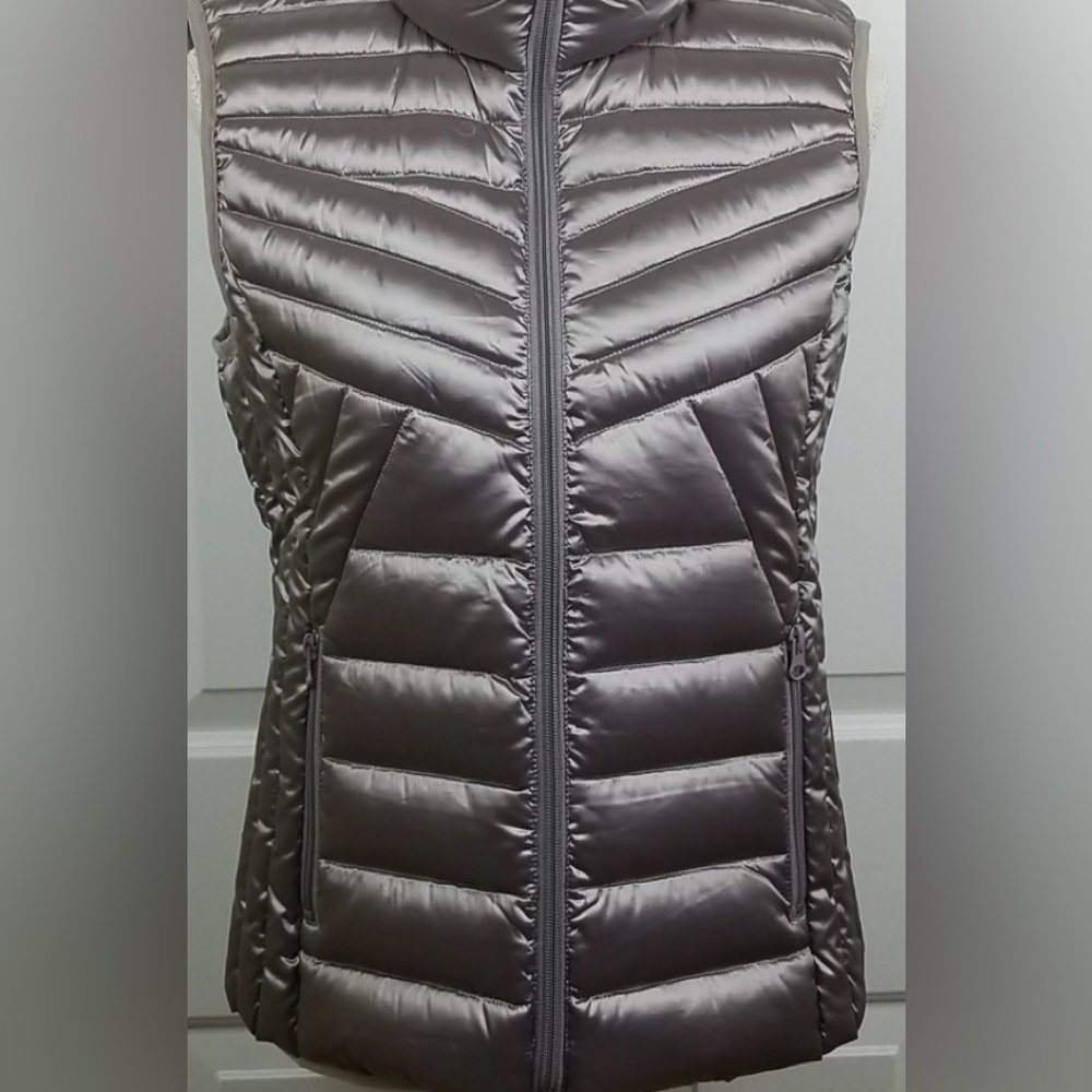 Metallic Bernardo Packable Goose Down Vest